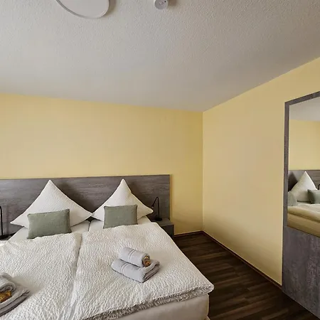 Regenbogen8 Apartment Linsengericht